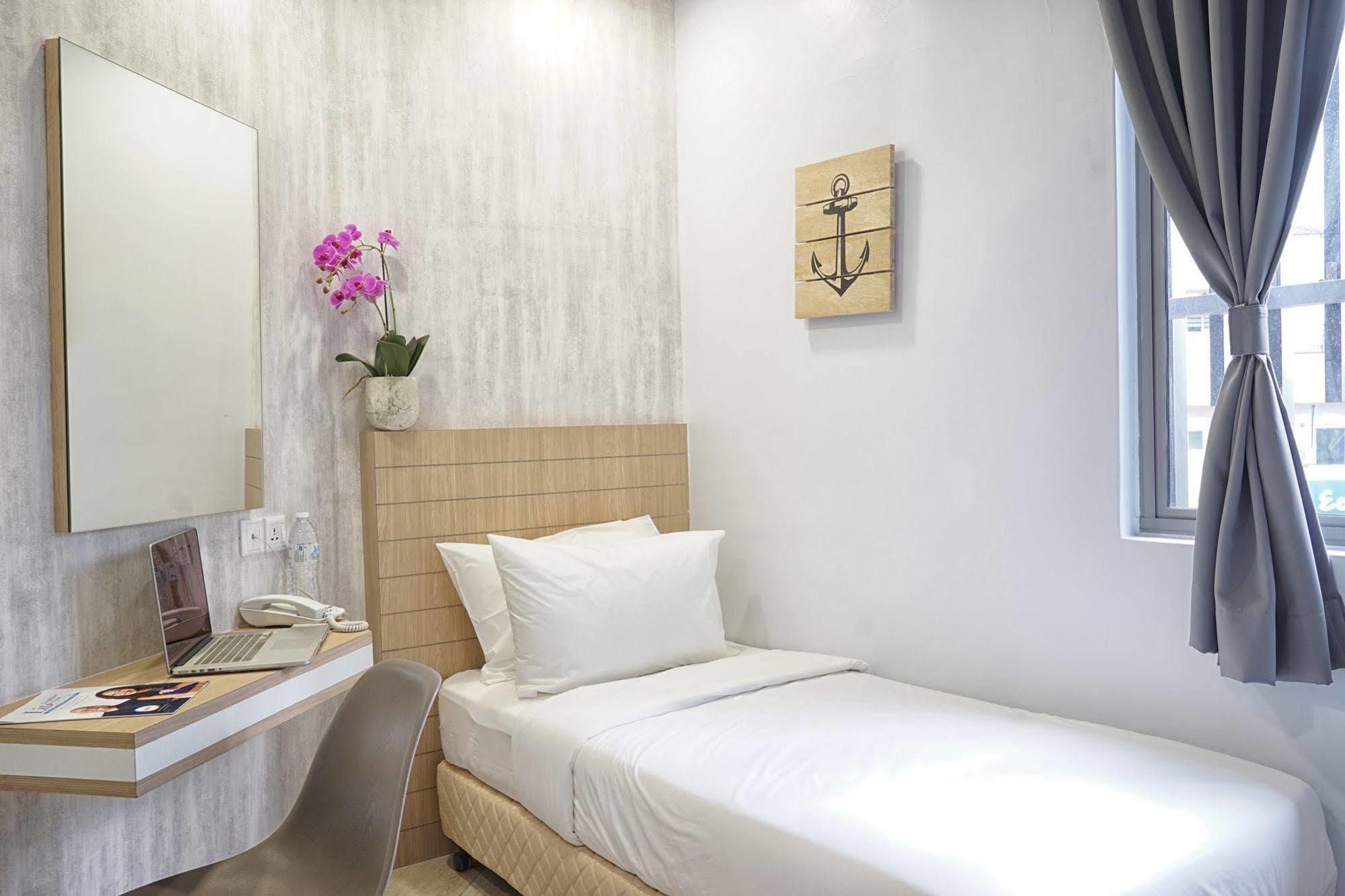 Lighthouse Hotel & Shortstay @ Damansara Uptown Петалинг Джая Екстериор снимка