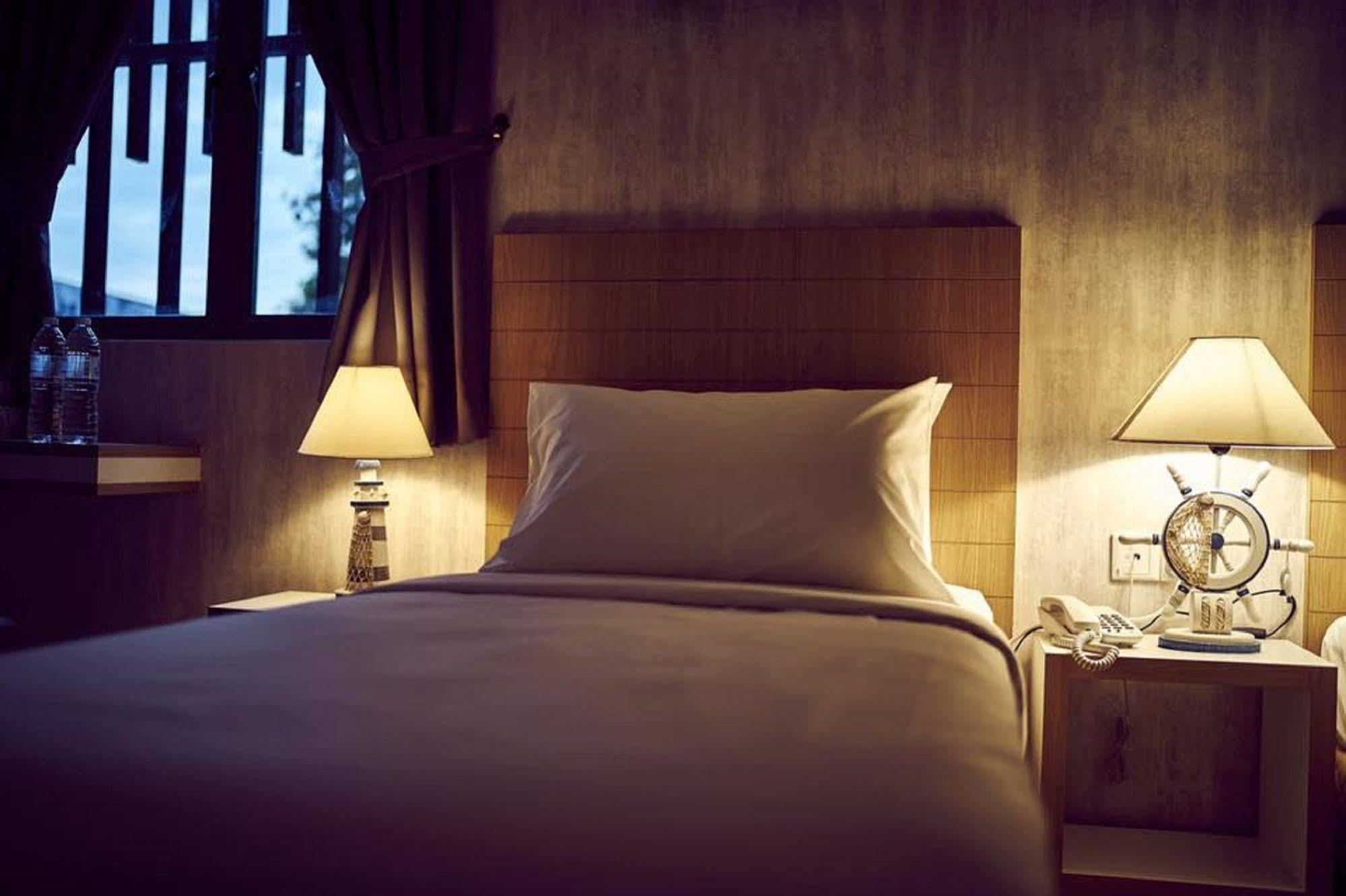 Lighthouse Hotel & Shortstay @ Damansara Uptown Петалинг Джая Екстериор снимка